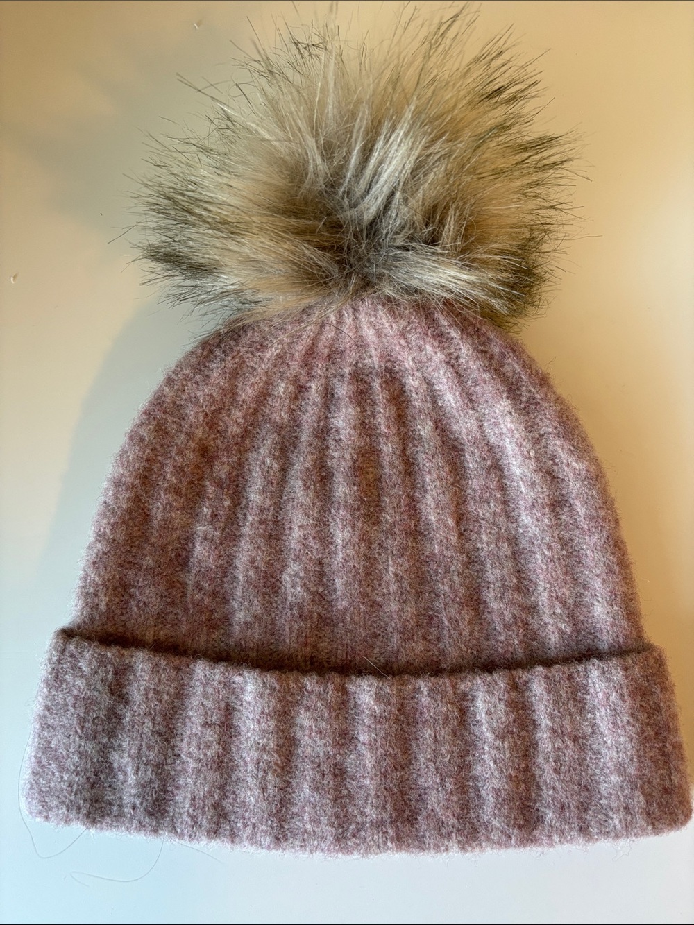 Aritzia The Group by Babaton Pink Wool Yak Faux Fur Pom Beanie EUC